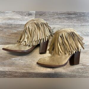 ✨Frye✨Ilana Fringe Booties